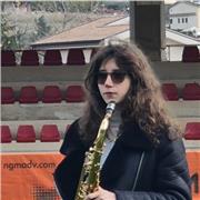 Ciao mi chiamo Natalia, sono una studentessa anche io: studio musica e mi offro volontaria per aiutare i bambini con i compiti.